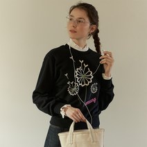 어몽 A DANDELION SEED SWEATSHIRT
