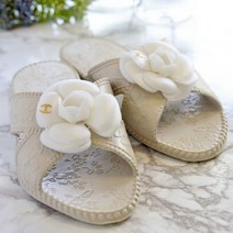 까멜리아 플라워 실내화, 아이보리