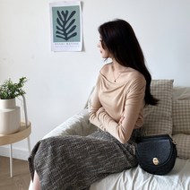 여자 간절기 기본템 깊은 라운드 U넥 루즈 긴팔 티셔츠