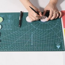 커팅 패드 깔판 식탁 논슬립 사무실 아날로그 교무실 학교 학원 기스 보호 스크래치 오피스 칼받침 책상 고무판 재단판 매트 데스크 미끄럼방지 칼질 자를때 커터칼(30X45블랙), 올리브