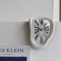 Melting Table Clock 아르네야콥센st 멜팅 탁상시계, 화이트