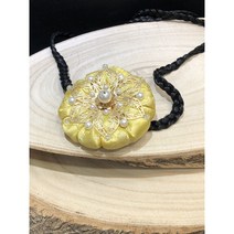 Handmade. 입체감있는 고급 노란 꽃자수 한복 원단 배씨댕기