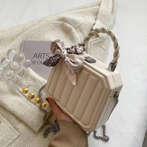 주말 데이트 원피스 코디 토드백 사각가방 간절기