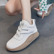 여성 프리미엄 가죽 하이탑 스니커즈 밮편한 부드러운 구션닝 캐주얼 슈즈 굽5cm