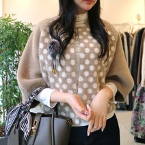 메리앤유 털브로치 도트패턴 8부소매 보들털가디건