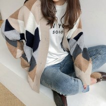 여자 두꺼운 가디건 짧은 남자들이좋아하는옷 가을 사계절 가을여행룩 단정한 차분한 단추