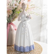 봄인테리어 꽃다발을 든 여인 장식 인형 결혼선물 인테리어용품 진열대 책장소품 실내장식 책상장식 장식용
