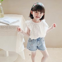 트렌디한아빠 여아 키즈 화이트셔츠 여름 블라우스 플라워 펀칭 프릴레이스 나시 시원한 코디