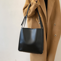 라라티나 데일리 가죽 스퀘어 백