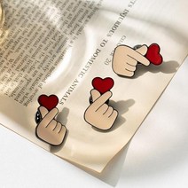 손 하트 브로치 손하트 러브 브로찌 아크릴브로치 가방꾸미기 캐릭터 뱃지 브롯치
