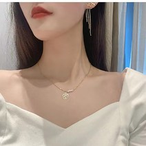 일본과 한국의 바람 동백 진주 목걸이 우아한 기질 디자인 감각 티타늄 스틸 쇄골 체인 짧은 목걸이 도매
