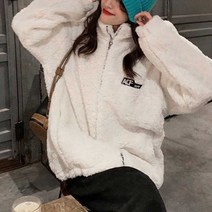 여자 학생 10대 요즘 유행 점퍼 뽀글이 스타일