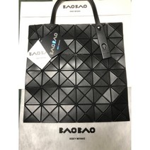 바오바오 루센트 매트 토트백 MATTE BLACK 23년 FW시즌 모델 BB36AG683
