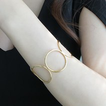 여자 금색 오링 여행룩 은색 써클뱅글 팔찌