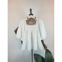 윤스토어 여름 여성 에밀리 스퀘어넥 펀칭블라우스