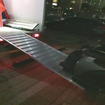 알미늄경사로 900 (800 900=접이식)700 AL 휴대용 900경사로 2단 900*750 하중 350Kg 휠체어 대차이동 경사로 점포진입