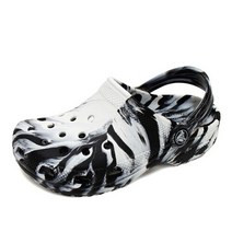 크록스 크록스 여성 클래식 마블 클로그 슬리퍼 샌들 207464-066