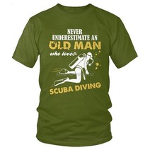 스쿠버티셔츠 스킨스쿠버 다이버 산업잠수 단체티 남성용 코튼 반팔 를 사랑하는 노인을 절대 과소평가하지 마세요.