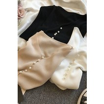 데일리룩니트 청순한스타일 매력적인 데이트코디 30대 여성진주단추반팔니트 데일리코디 가을 클래식모던 티셔츠상의 코디하기편한