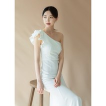 원숄더 프릴 웨딩 촬영 연주 시상식 브라이덜샤워 롱 화이트 드레스