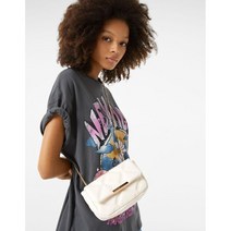 Bershka Quilted vinyl leather effect bag 버쉬카 퀼팅 바이닐 가죽 백 베이지