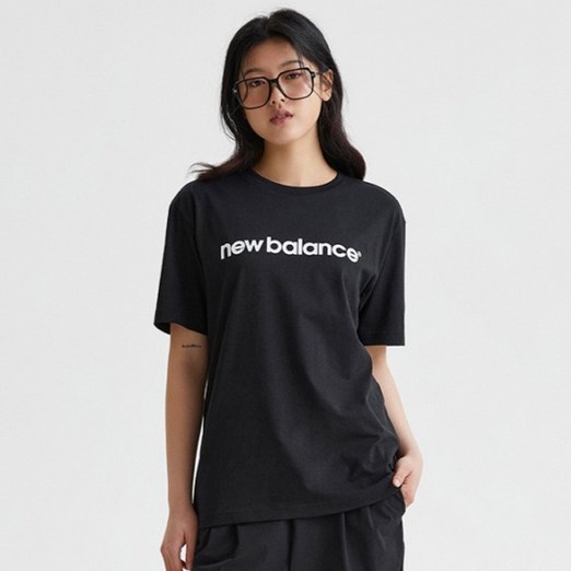 뉴발란스 여성용 W 에센셜 레터로고 STANDARD FIT 반팔티 NBNEFB0012