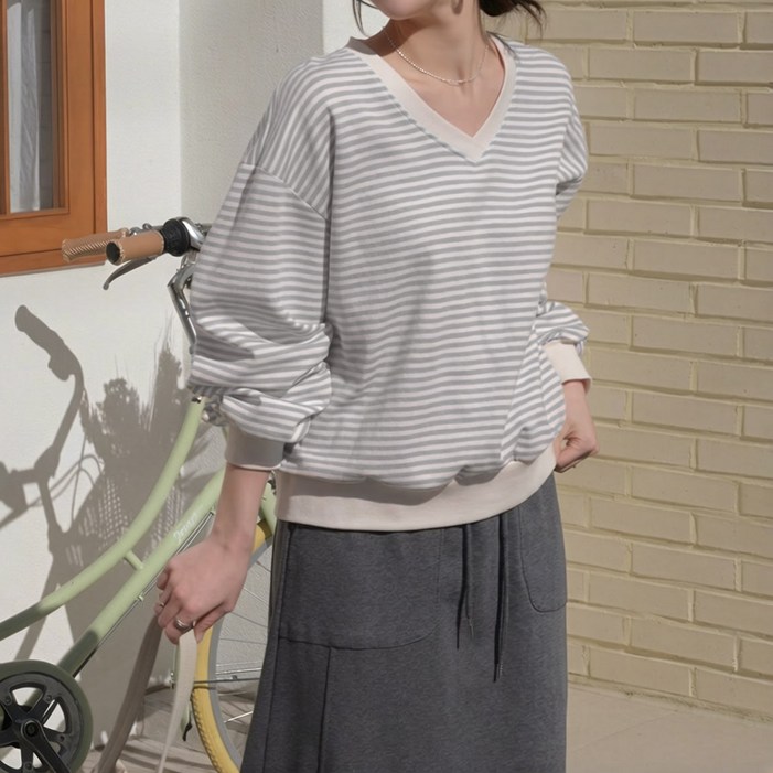 데일리앤 파인드 여성 루즈핏 배색 스트라이프 면 브이넥 맨투맨 티셔츠 봄 가을