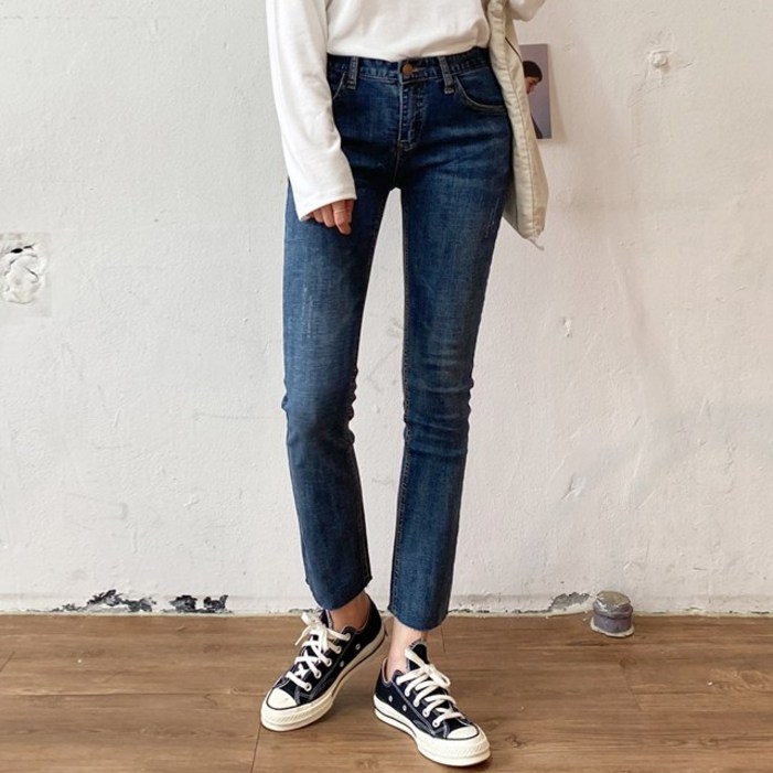 여성  슬림 일자 스판 빅사이즈까지 밑단 컷팅 청바지 핏이 살아나