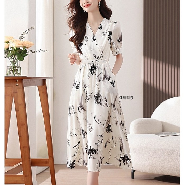 에버리씽 여성 화이트 브이넥 플라워 허리 끈 미디 원피스 Q8285