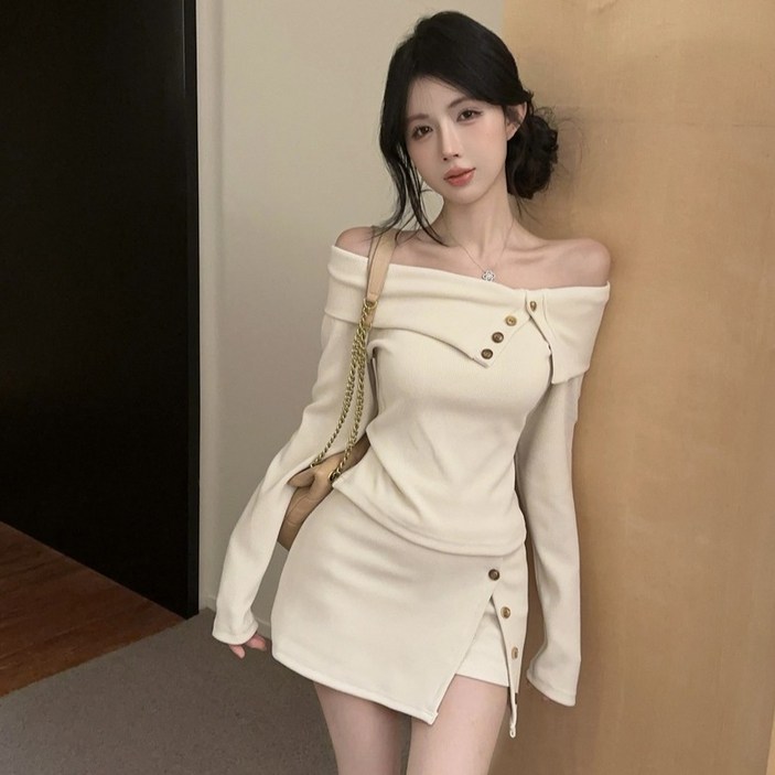 어썸풀 여성용 몰딘 숄더 투피스 A25SPTPS121805