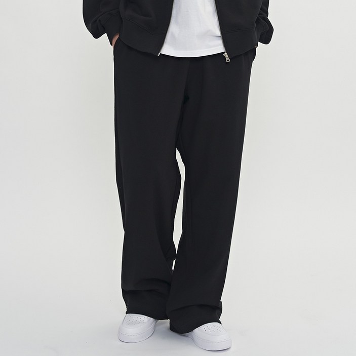 리퀄 세미와이드핏 스웨트팬츠 RRPTPTE38005