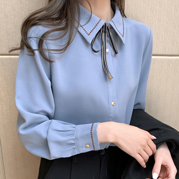 뮤리엘 리본 스티치 포인트 카라 블라우스 뮤리엘 리본 스티치 포인트 카라 블라우스