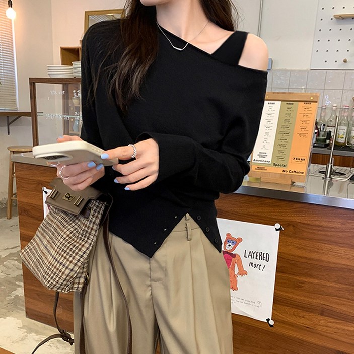 울혼방 어깨트임 버튼 니트 스트랩 언발 오프숄더 원숄더 여성 긴팔티