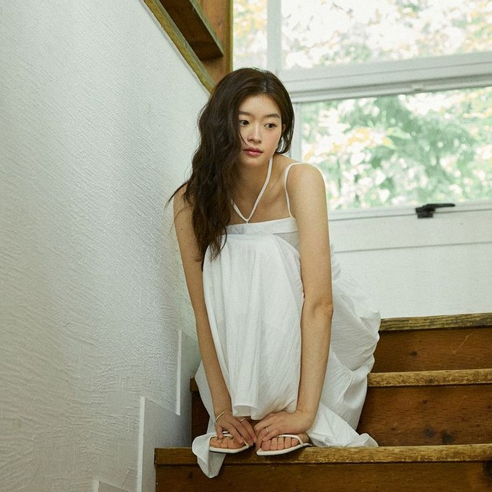 어다울 Jelli shirring choker long dress  white