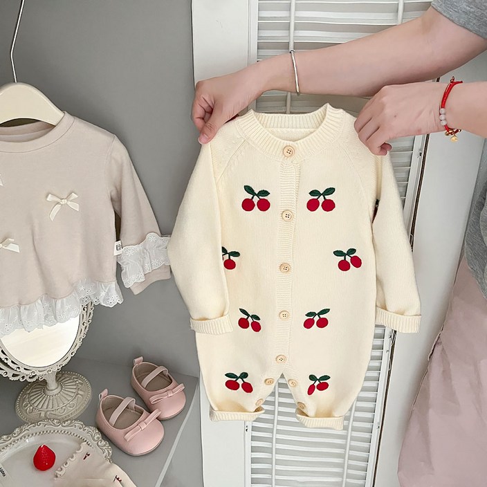 스타도어 체리 패턴 니트 우주복