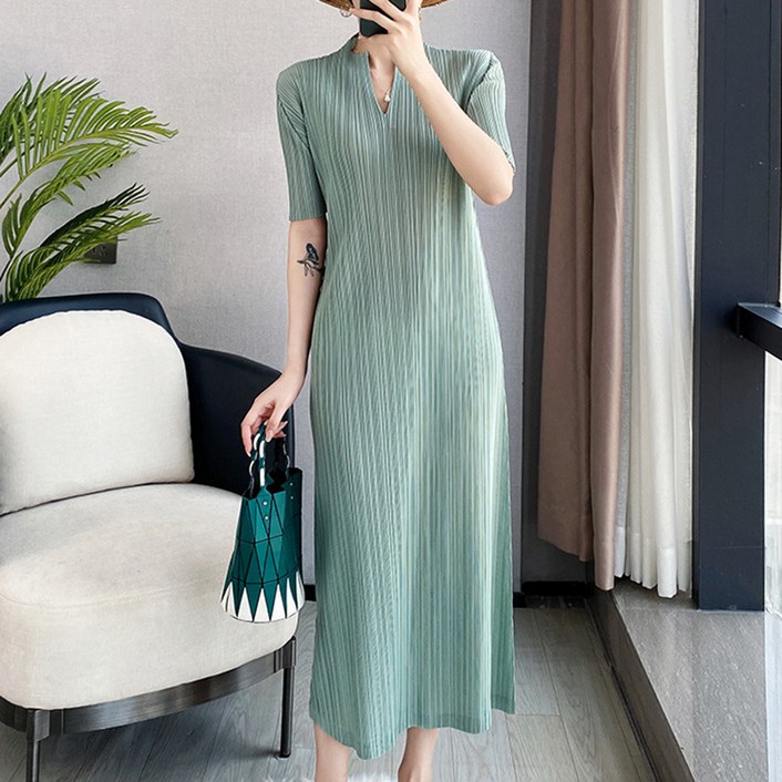 베라엘 V넥 라인 5부 플리츠 롱 원피스