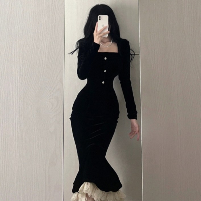 피어니스트 딥블랙 벨벳 스퀘어넥 슬림 원피스 피어니스트 딥블랙 벨벳 스퀘어넥 슬림 원피스