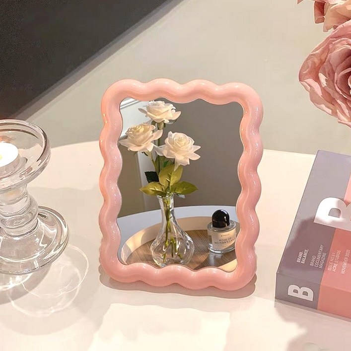 물결 모양 탁상용 화장대 거울 휴대용 접이식 거울 세워서 사용하거나 벽에 걸 수도 있음