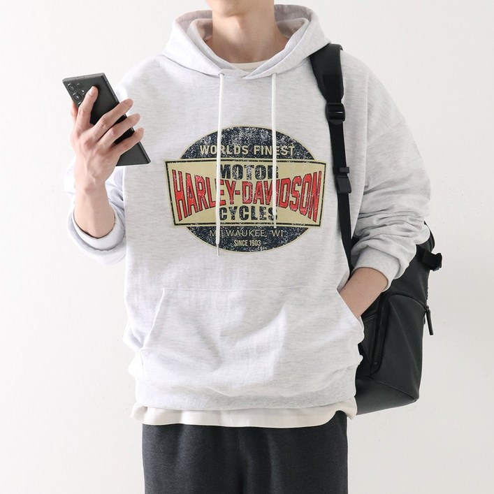 어깨가 넓어보이는 할리 프린팅 오버핏 후드 티셔츠 ZZBHT021