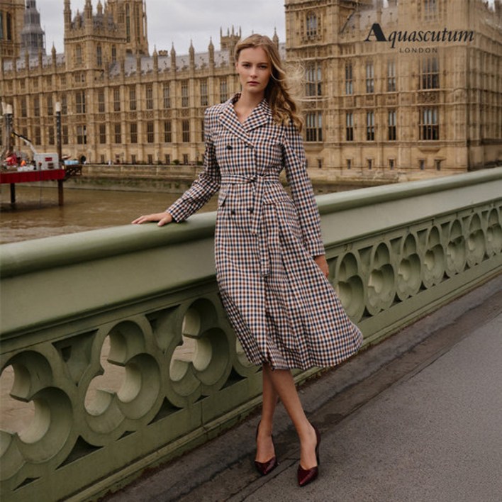 아쿠아스큐텀 25FW 트렌치 더블버튼 원피스