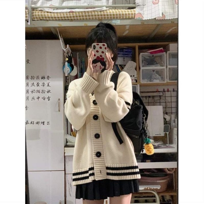 수앤수 왕 단추 아이보리 가디건