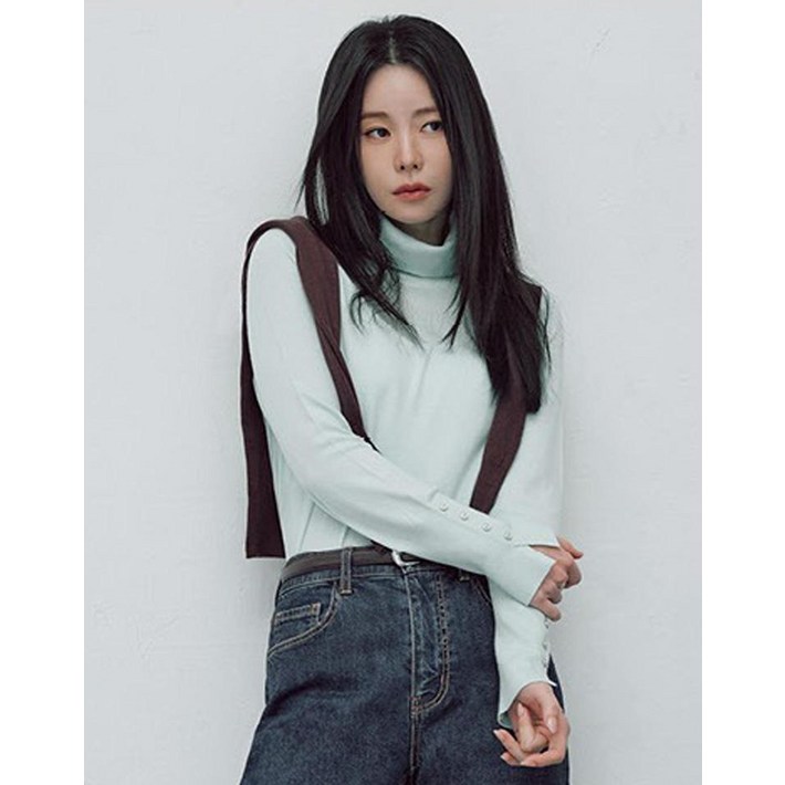 더엣지 4종세트 25FW 소프트 터틀넥 니트 블루브라운 에디션 1003922