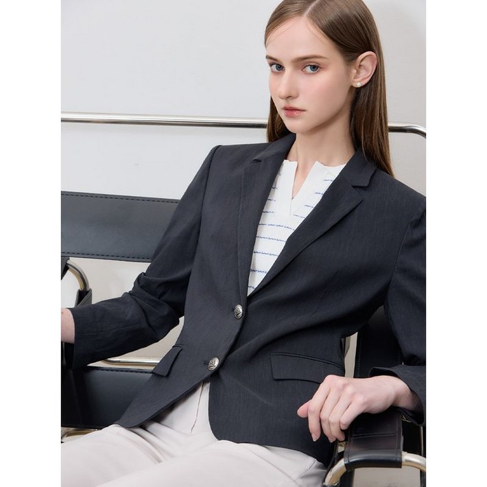 SHESMISS 미니멀 사이드 버튼 크롭재킷 택가격 368000원