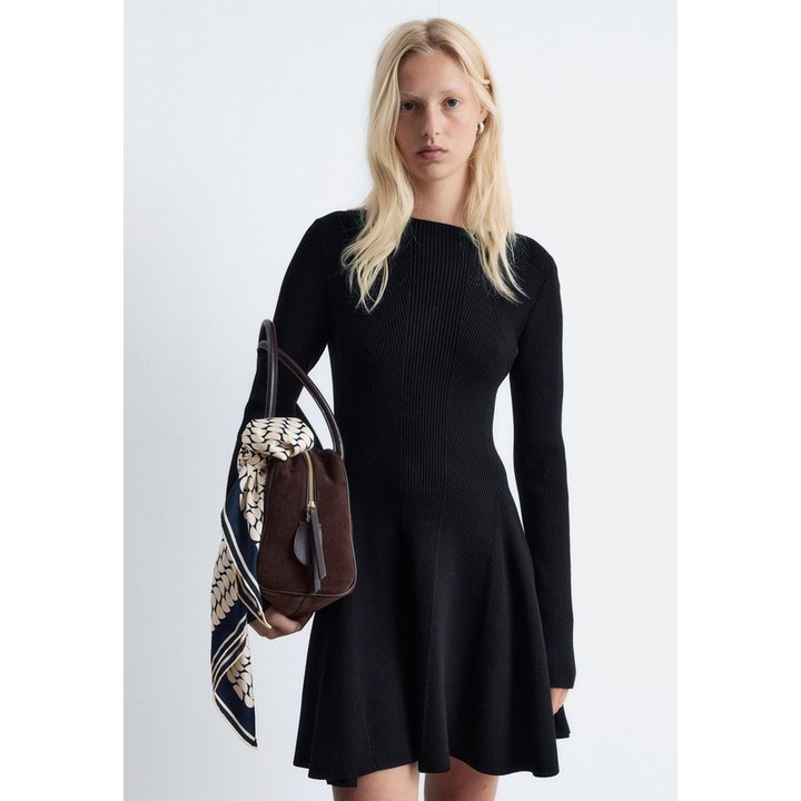 앤아더스토리즈 여성 스웨터 니트 원피스 드레스 블랙 982638 관부가세포함가