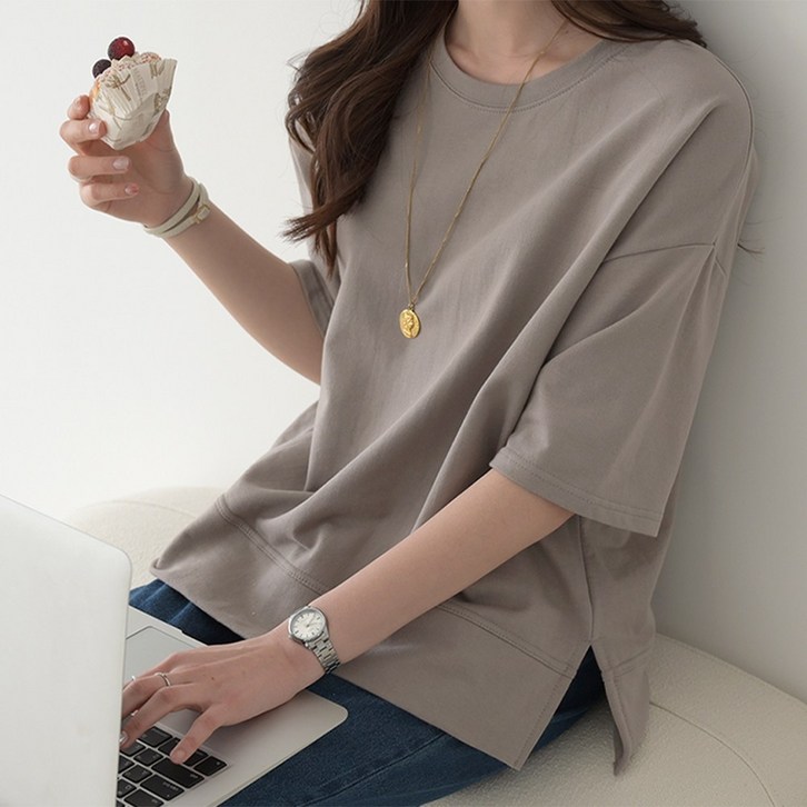 데일리앤 르테인 여성 라운드넥 오버핏 루즈핏 반팔 무지 트임 레이어드 맨투맨 티셔츠 데일리앤 르테인 여성 라운드넥 오버핏 루즈핏 반팔 무지 트임 레이어드 맨투맨 티셔츠