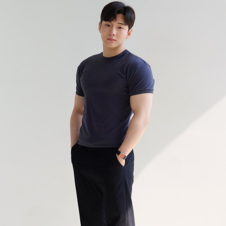어깨 넓어보이는 머슬핏 무지 라운드 반팔 티셔츠 밴딩버전 어깨 넓어보이는 머슬핏 무지 라운드 반팔 티셔츠 밴딩버전
