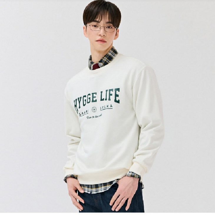 체이스컬트경산 NC 신상 컬러가 예쁜 남녀 공용 에센셜 아치 레터링 맨투맨 티셔츠 커플티단체티