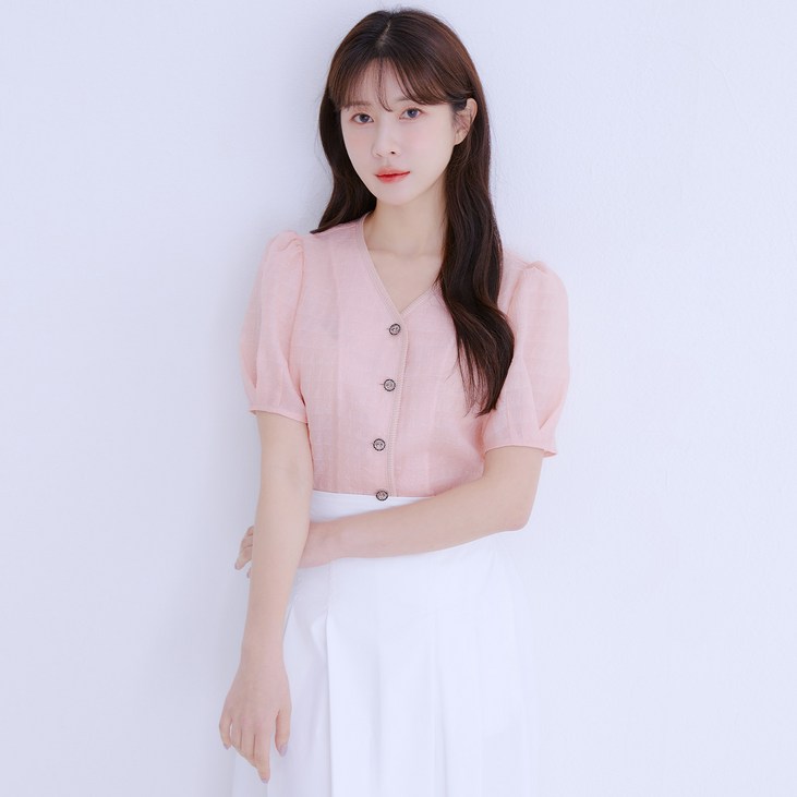 로엠 V넥 조직감 블라우스 로엠 V넥 조직감 블라우스