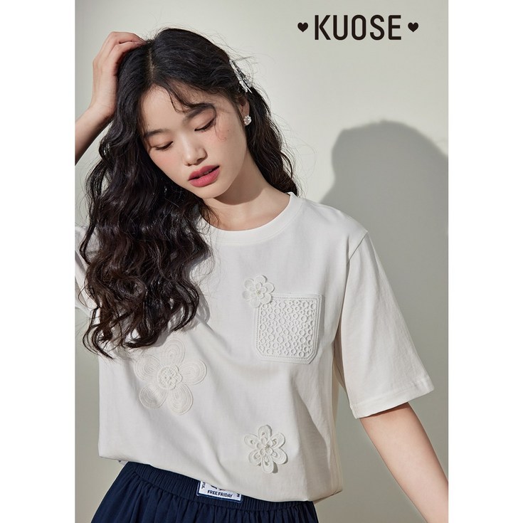 KUOSE 쿠오세 화이트 입체 자수 포켓 티셔츠 여성 여름 숄더 라운드 넥 반팔 탑