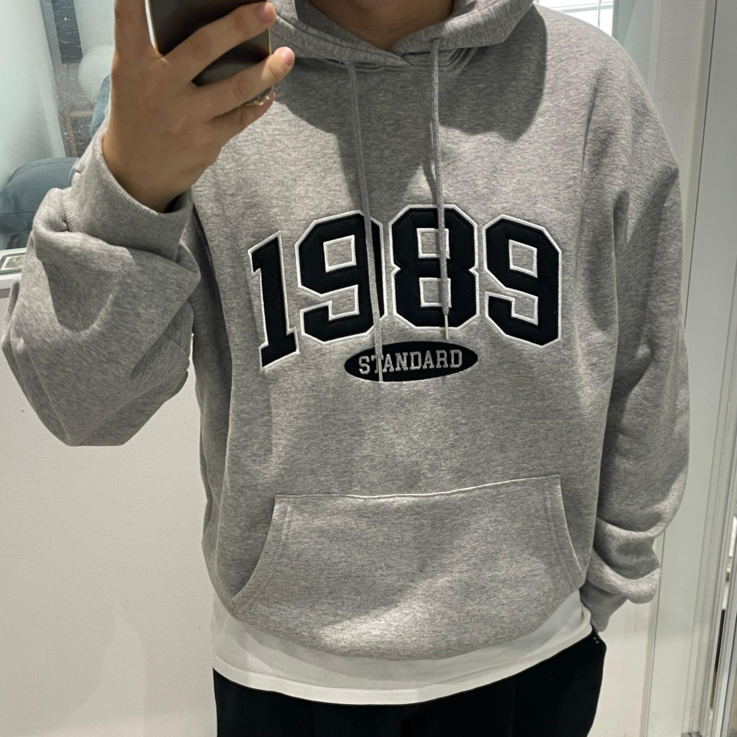 당일출고정품 1989스탠다드 1989자수 후드티 그레이네이비 당일출고정품 1989스탠다드 1989자수 후드티 그레이네이비